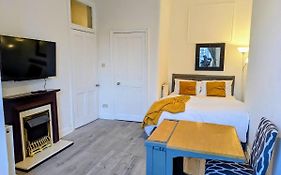 Ensuite Room In The City